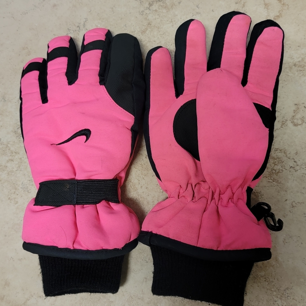 Nike pink Youth insulated winter gloves